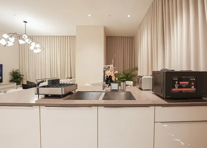 Luxe Living: Spacious Waterfront 2Br In Marina Gate