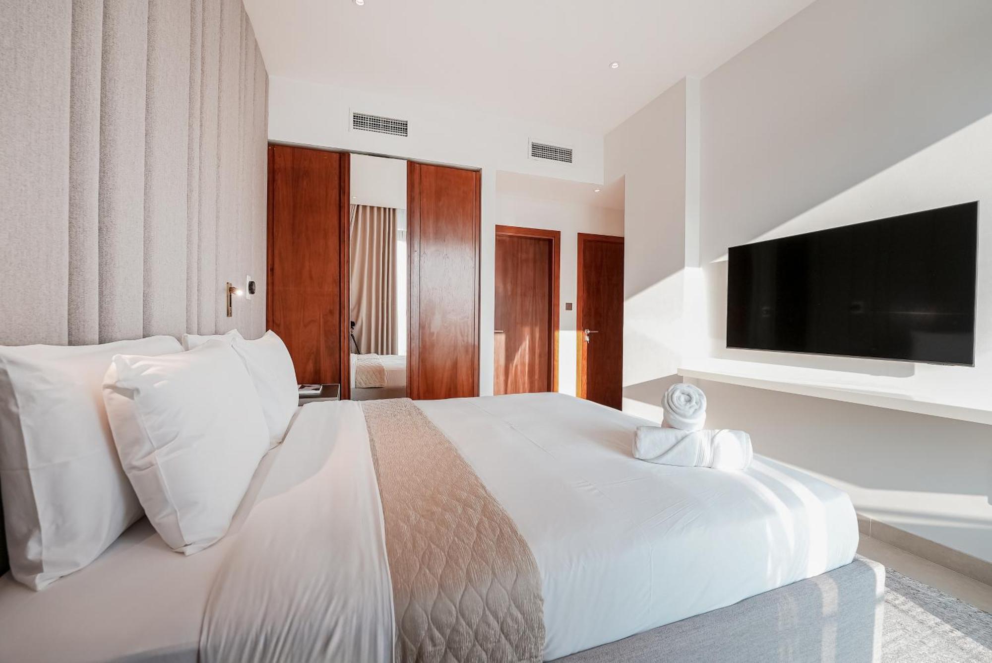 Luxe Living: Spacious Waterfront 2br In Marina Gate Appartamento Dubai