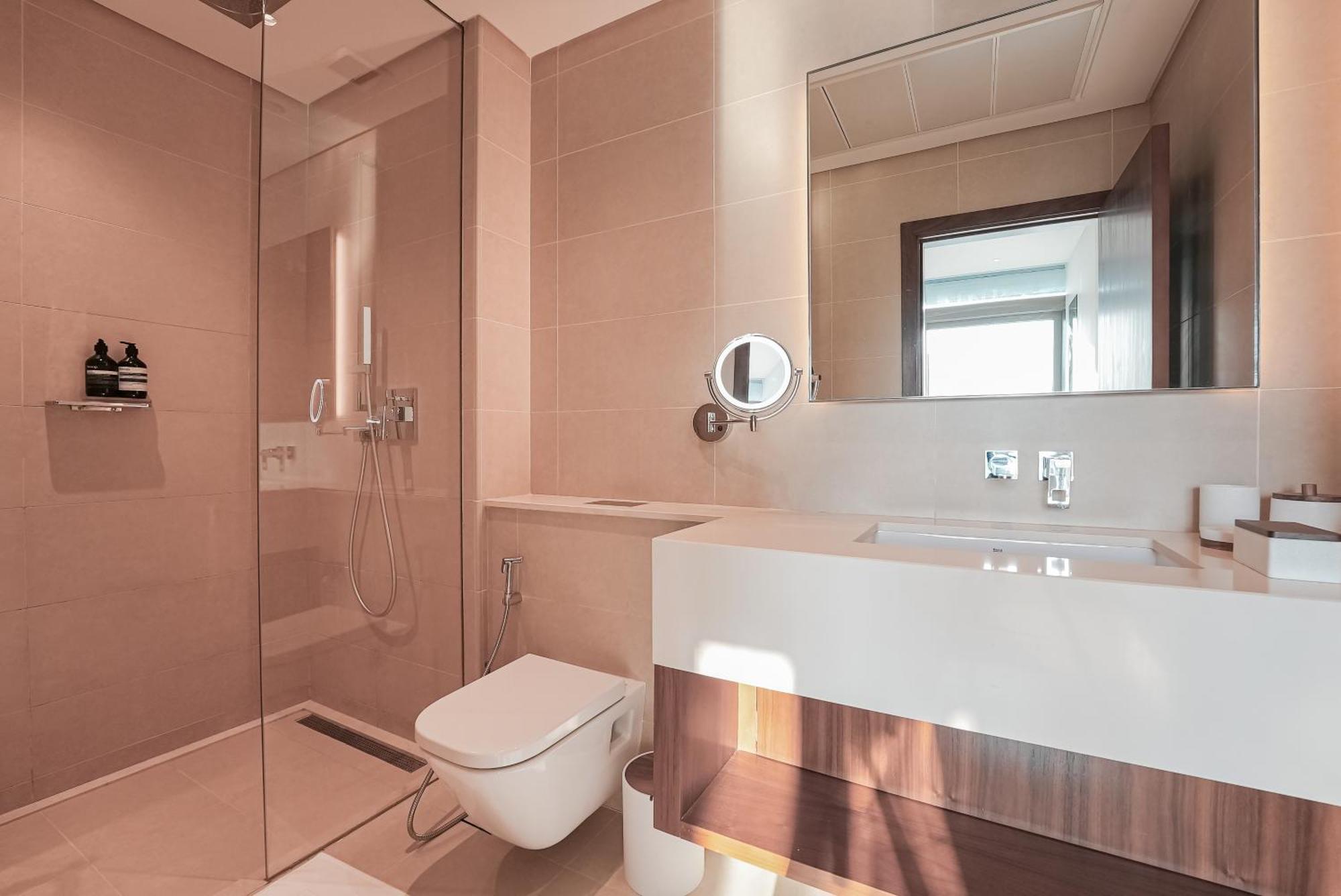 Luxe Living: Spacious Waterfront 2br In Marina Gate Appartamento Dubai